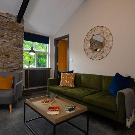 Spacious - Contemporary 2Br Apartment - Central Ambleside - Parking エクステリア 写真