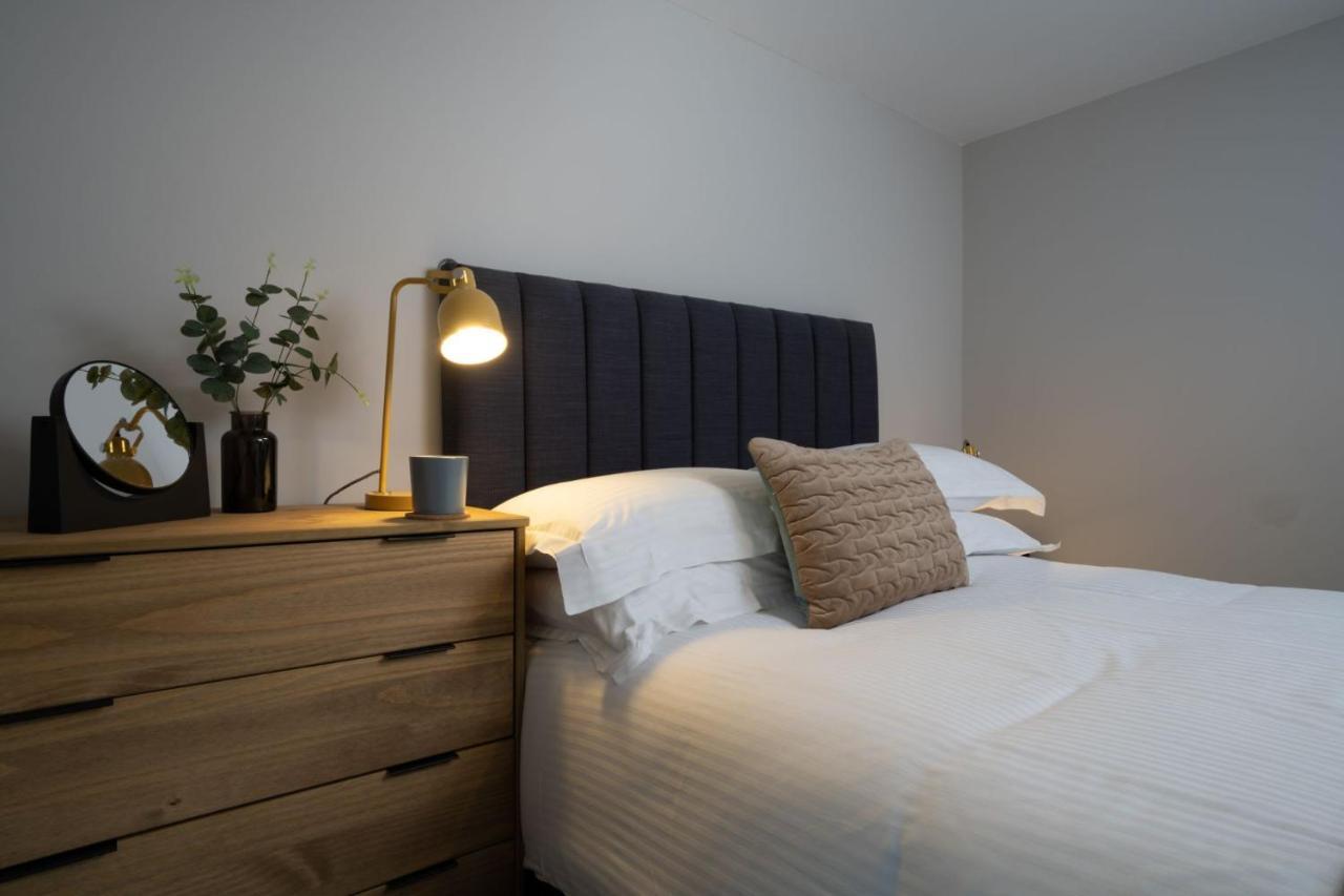 Spacious - Contemporary 2Br Apartment - Central Ambleside - Parking エクステリア 写真