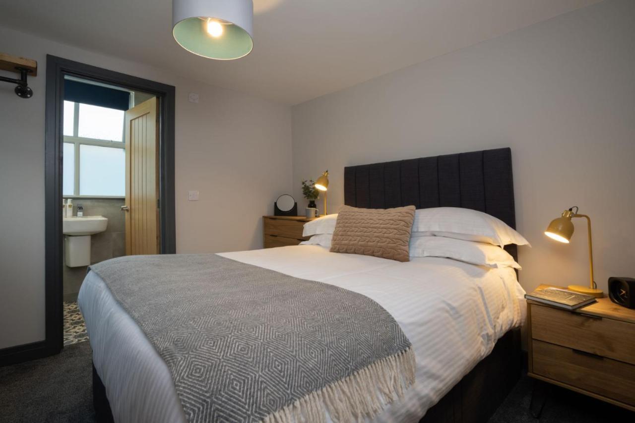 Spacious - Contemporary 2Br Apartment - Central Ambleside - Parking エクステリア 写真