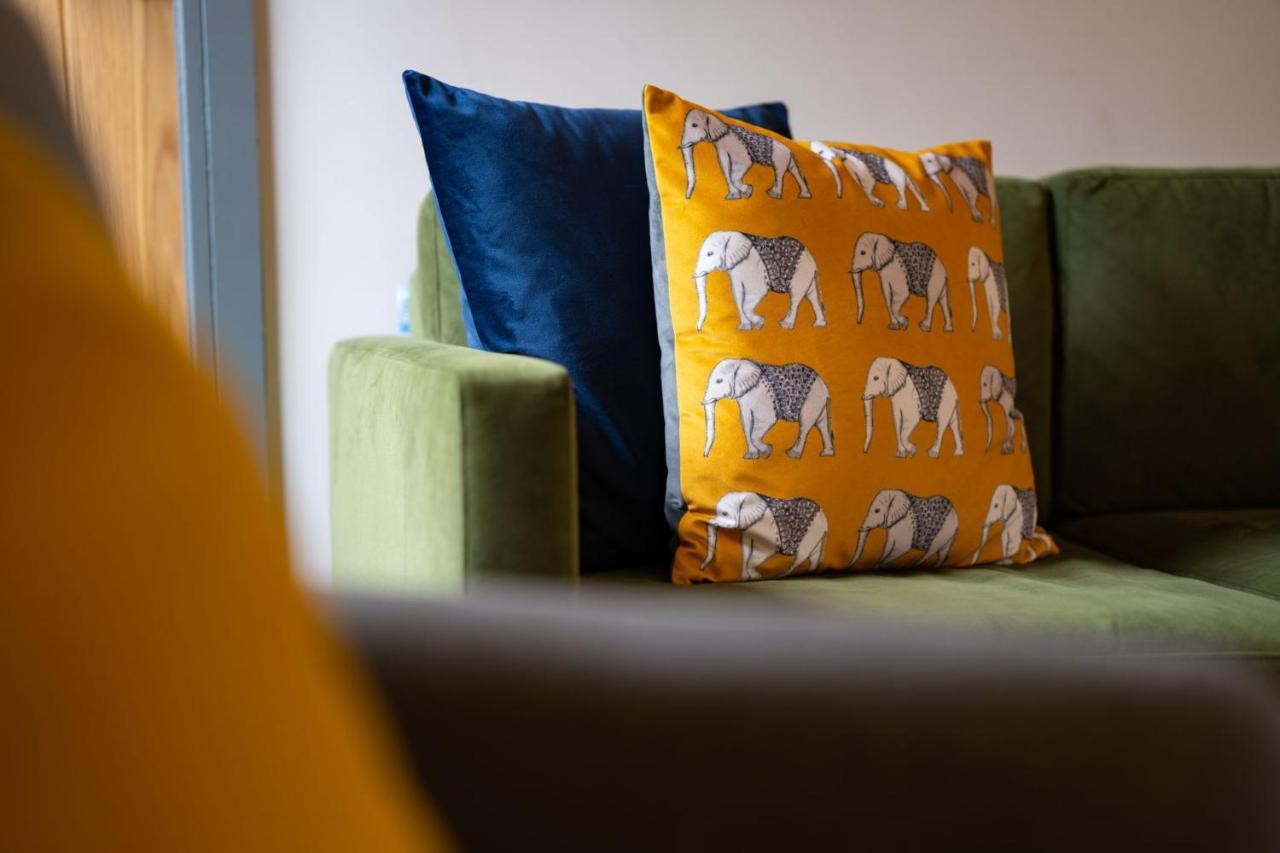 Spacious - Contemporary 2Br Apartment - Central Ambleside - Parking エクステリア 写真