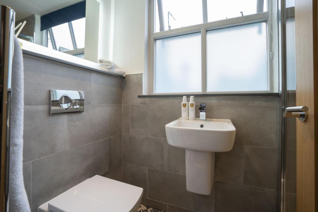 Spacious - Contemporary 2Br Apartment - Central Ambleside - Parking エクステリア 写真