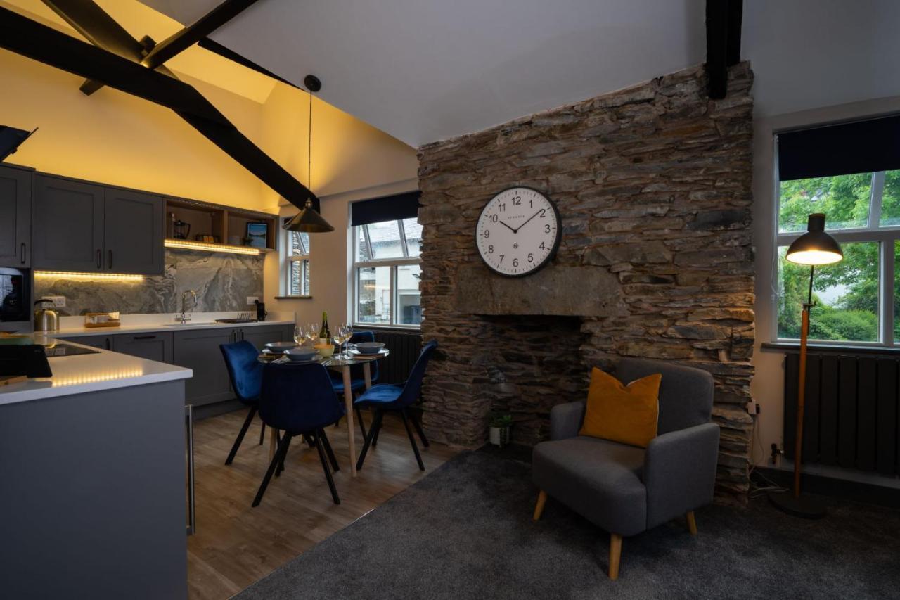 Spacious - Contemporary 2Br Apartment - Central Ambleside - Parking エクステリア 写真