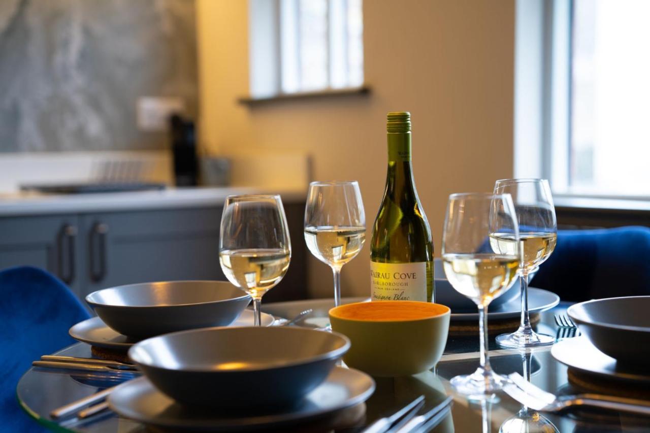 Spacious - Contemporary 2Br Apartment - Central Ambleside - Parking エクステリア 写真