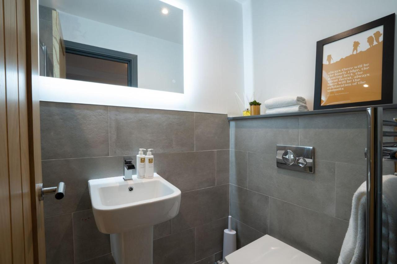 Spacious - Contemporary 2Br Apartment - Central Ambleside - Parking エクステリア 写真