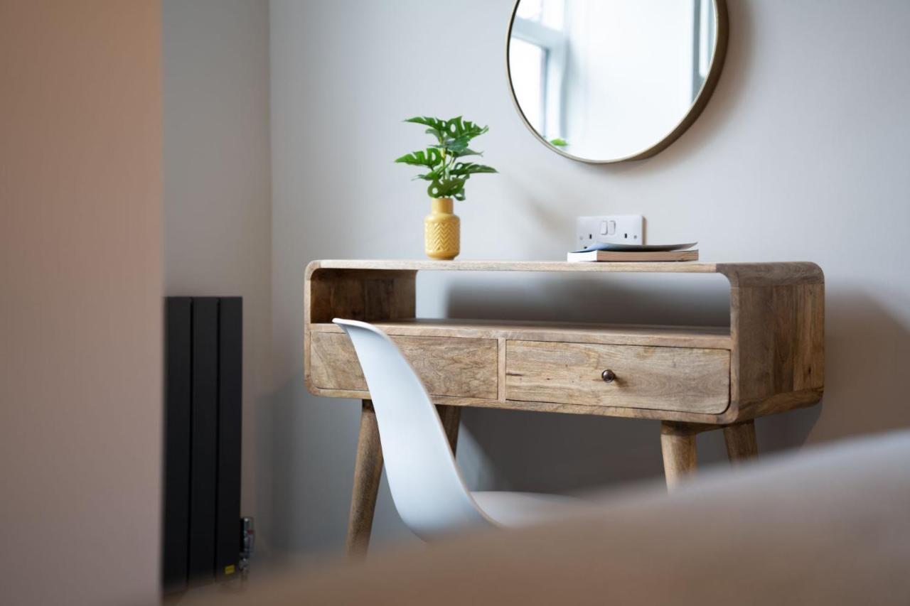 Spacious - Contemporary 2Br Apartment - Central Ambleside - Parking エクステリア 写真