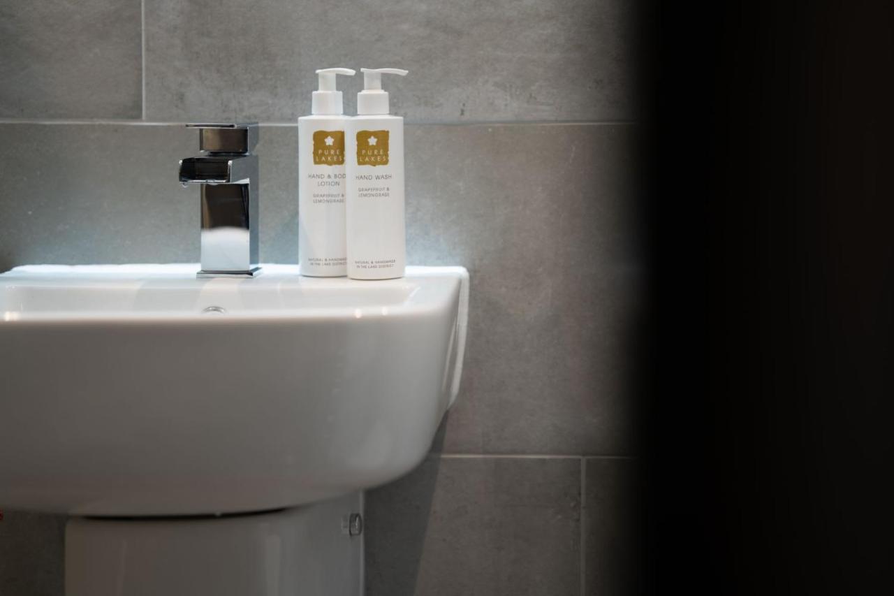 Spacious - Contemporary 2Br Apartment - Central Ambleside - Parking エクステリア 写真